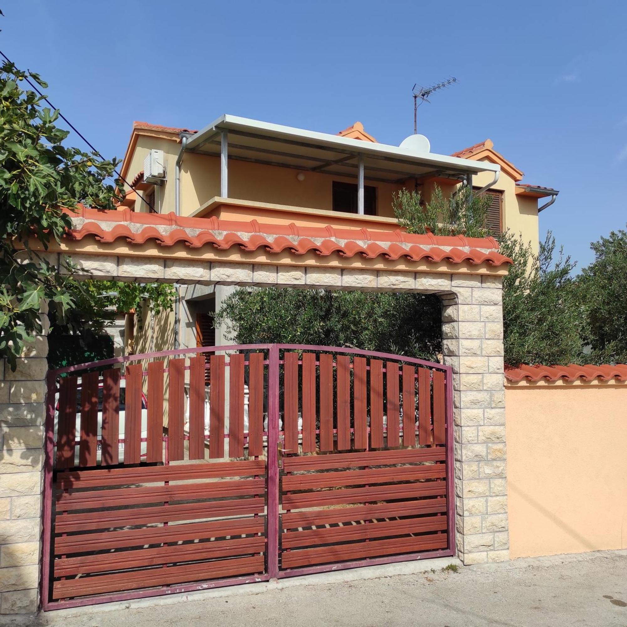 Studio Apartments Izabela Vodice Luaran gambar